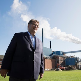 Metsä Group jatkaa Kemin biotuotetehtaan suunnittelua pääjohtaja Ilkka Hämälän mukaan suunnitellussa aikataulussa. Aluehallintovirastolta odotetaan ympäristölupapäätöstä syksyn kuluessa. Arkistokuva on Kemin tehdasalueelta.