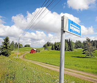 Liikenne- ja kuntaministeri Paula Risikko (kok.) on huolestunut maaseudun joukkoliikenteestä.