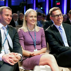 Kokoomuksen nykyinen puheenjohtaja Petteri Orpo, kansanedustaja Elina Lepomäki ja entinen puheenjohtaja Alexander Stubb kuvattuna vuonna 2016.