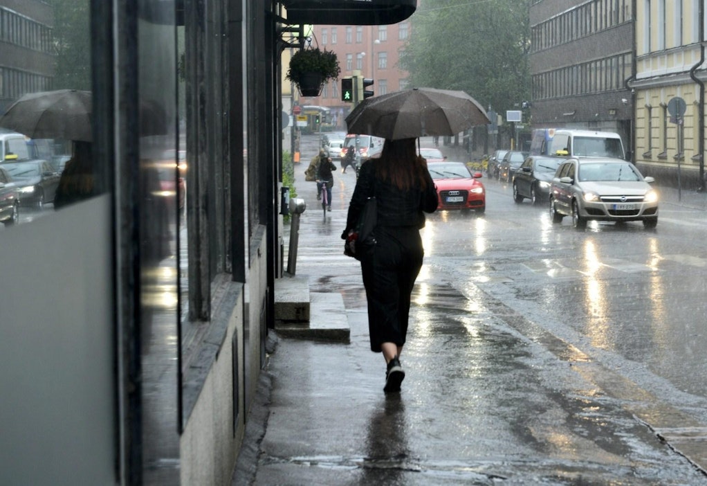 Rankkasadevaroitus on annettu useaan maakuntaan. LEHTIKUVA / ONNI OJALA