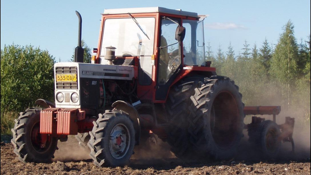 Belarus MTZ-825 Progress -traktorin valmistus alkoi vuonna 1973 Minskissä, Valko-Venäjällä (Minskij Traktornyj Zavod). Traktoria on valmistettu eri versioina yli 1 700 000 kpl (vuoteen 2011 mennessä).