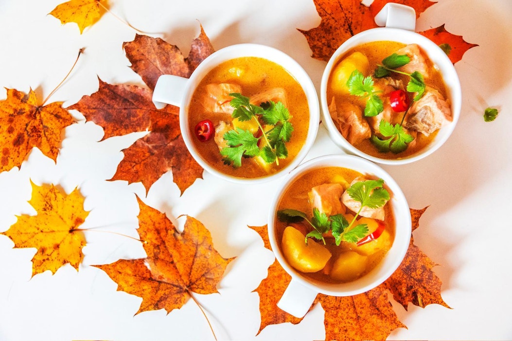 Lohikeitto itämaisin maustein lämmittää.