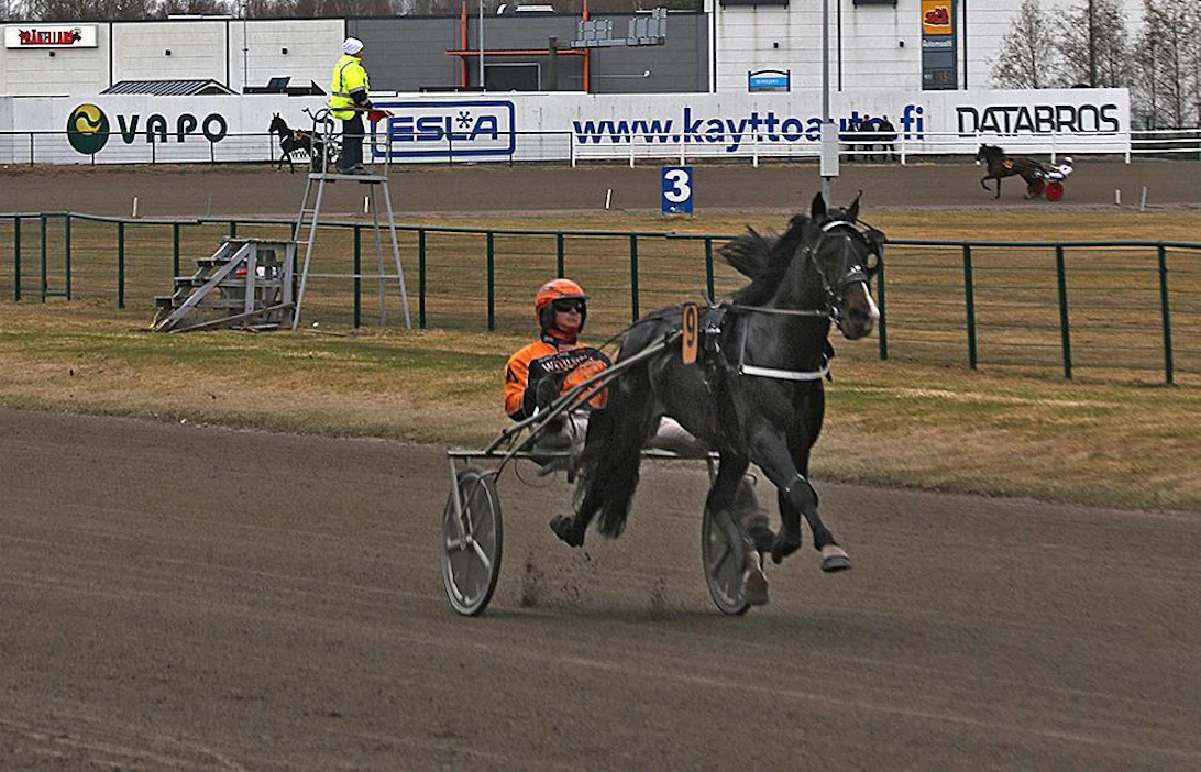 Tommi Kylliäisen ohjastama Workout Wonder tavoittelee Killerin Eliitin voittoa.