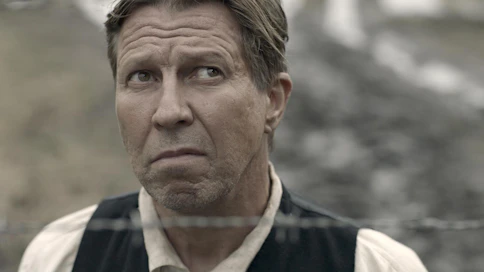 Martti Suosalo esittää teatterinjohtaja Toivo Parikkaa sekä Helsingin kaupunginteatterissa että perjantaina ensi-iltaan tulevassa elokuvassa.