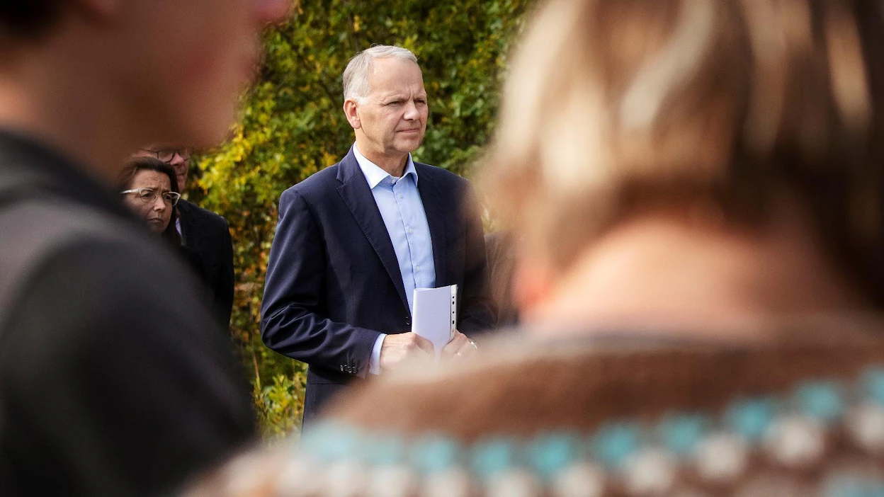 Maa- ja metsätalousministeri Jari Leppä toteaa, että poliisilla on valtakunnalliset ohjeet suurpetotilanteissa toimimista varten. "Niitä pitäisi myös toteuttaa samalla tavalla ympäri Suomea."