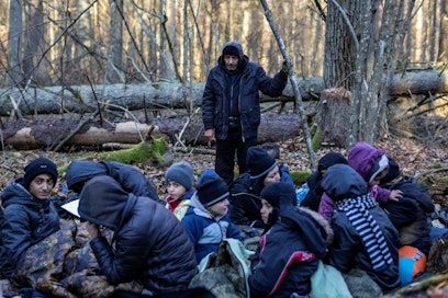 Länsimaiden mukaan Valko-Venäjä houkuttelee ihmisiä Lähi-idästä Valko-Venäjälle lähettääkseen heitä suurin joukoin rajan yli EU:n alueelle kostona maalle asetetuista pakotteista.