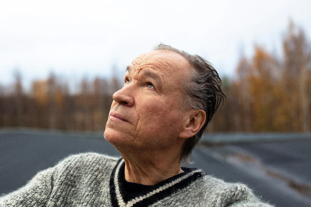 Ilkka Vainion paino putosi 25 kiloa kahdeksassa viikossa, kun hän raitistuttuaan rupesi liikkumaan ja syömään myös salaattia. Tunnettu sanoittaja keskittyy tekemään nyt itselleen elämänsä kirkkaimmat laulut.