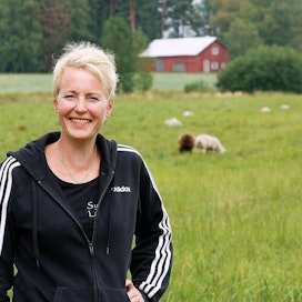 Katja Syrjälä on kehittänyt tilalla lohkolaidunnusta jo kymmenen vuoden ajan.