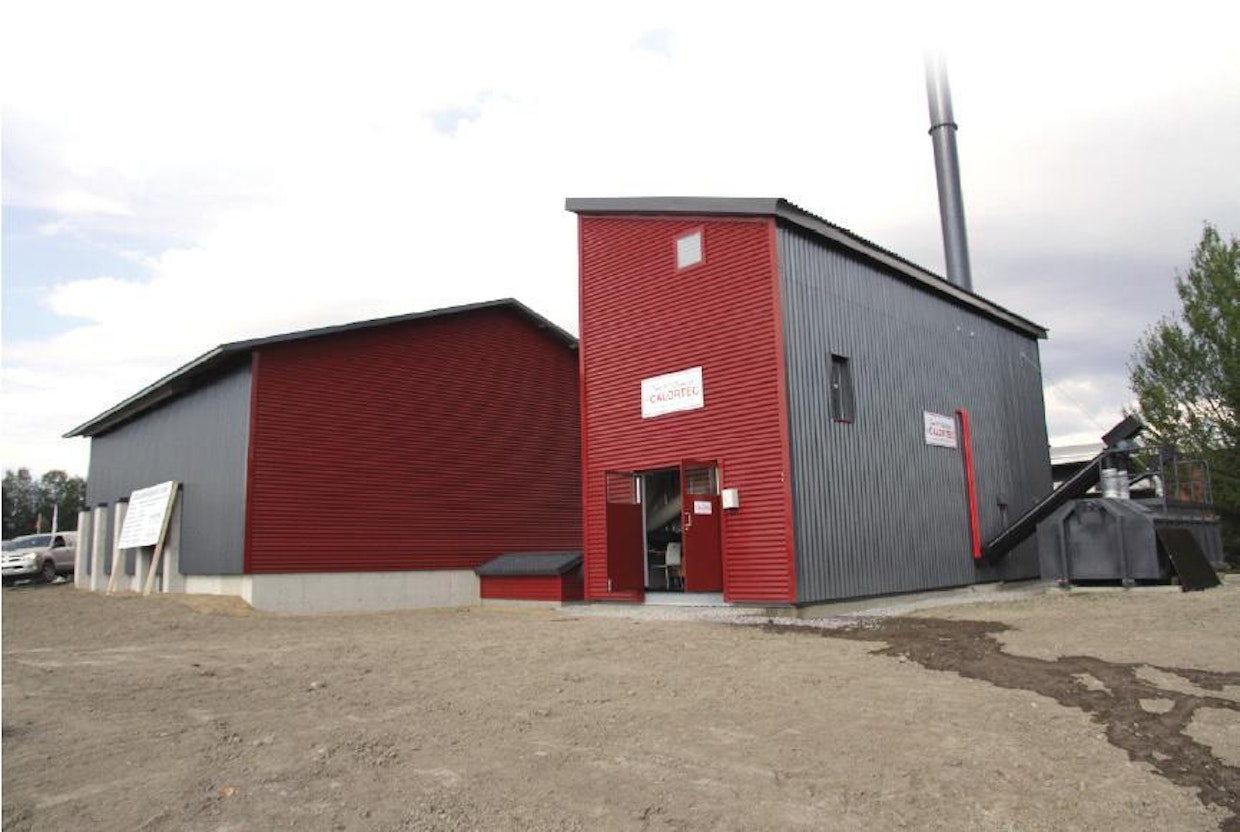 Lepaalla siirrytään syksyn aikana öljystä hakelämpöön. Uudella laitoksella korvataan 180 000 litraa kevytöljyä. Lämpökeskuksen mitoitusteho on 1,2 MW, suurin hetkellinen teho 1,5 MW. Kattilan on toimittanut Calortec Uudestakaupungista, tankopurkaimet, kuljettimet ja porrasarinan Kyrötekniikka Oy Kyröstä, automaatio on Megatro Oy:n. Rankahakkeen ohella polttoaineeksi käyvät kokopuuhake ja puubriketit. (PJ)