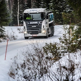Suomessa maitokuljetukset ovat toimineet ongelmitta lumesta huolimatta.