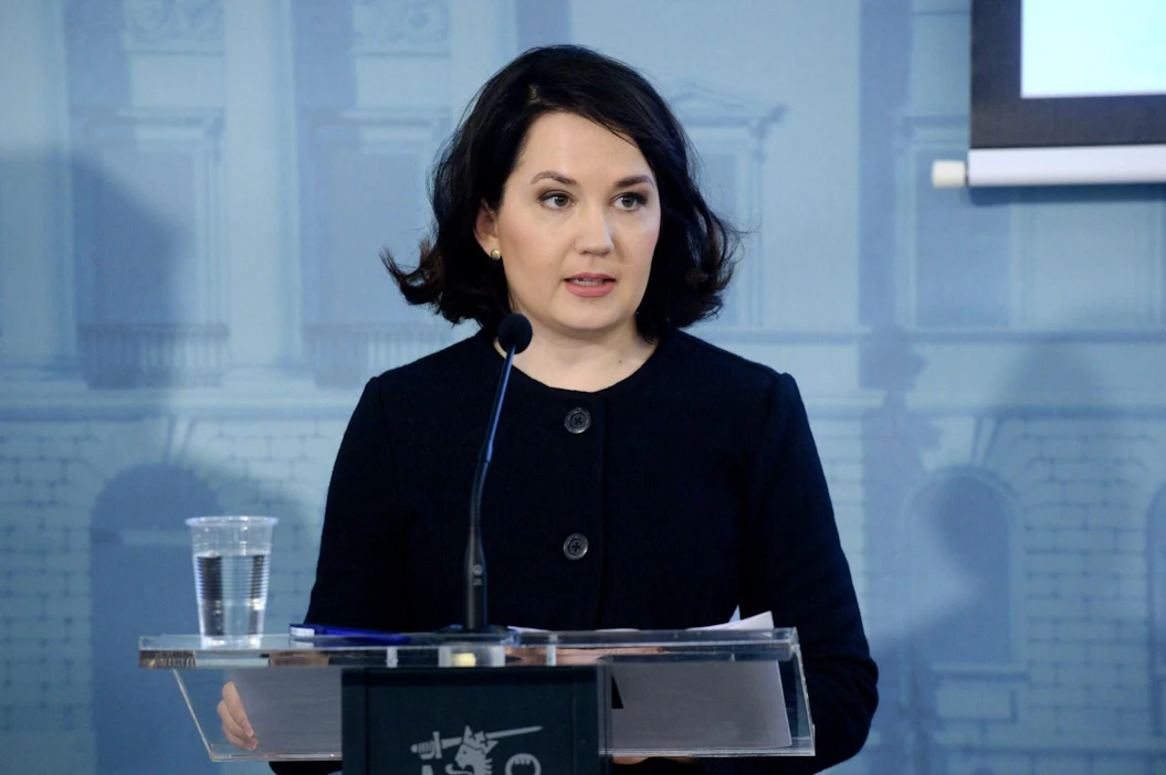 Opetus- ja kulttuuriministeri Sanni Grahn-Laasonen (kok.) sanoo, että hallitus panostaa opettajien täydennyskoulutukseen ja koulutukseen, jolla pyritään parantamaan oppilaiden asenteita luonnontieteisiin ja matematiikkaan.