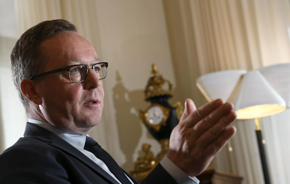 Valtiovarainministeri Mika Lintilää (kesk.) huolettaa ”näivettymisen linja”, jolle Suomi uhkaa painua. LEHTIKUVA / Martti Kainulainen