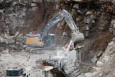 Savon Murskaus käyttää syöttökoneena Volvo EC480E -kaivinkonetta.