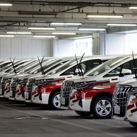Toyota kertoo kyenneensä vakaaseen tuotantoon autoteollisuutta vaivaavasta sirupulasta huolimatta. LEHTIKUVA AFP