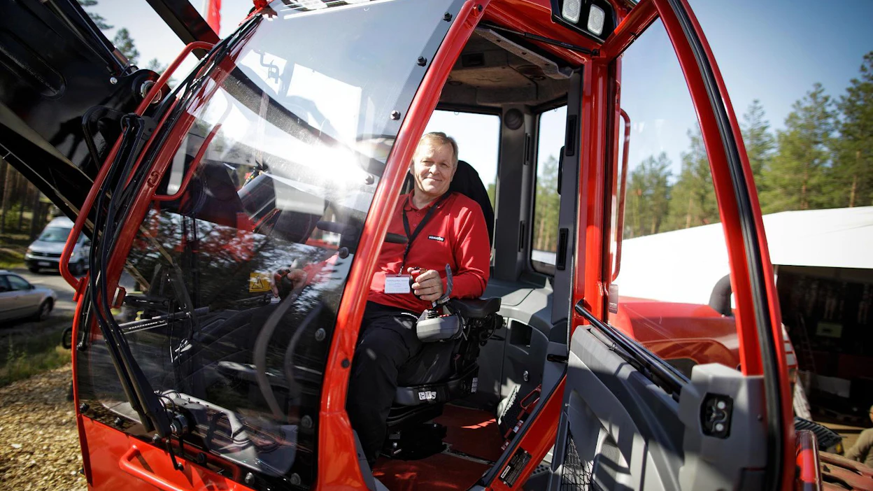 "Tilauksia on tullut uudelle koneelle jo mukavasti", Komatsu Forest Oy:n toimitusjohtaja Jari Alahuhtala kertoi.
