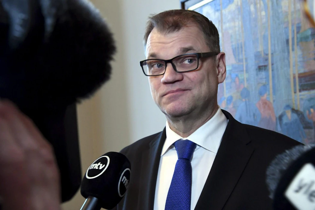Pääministeri Juha Sipilä arvioi, että perhevapaat nousevat esiin taas ensi vaalikaudella. LEHTIKUVA / Markku Ulander