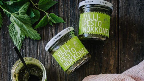Villipestoista toisessa on käytetty raaka-aineena nokkosta. Kuusenkerkkää sisältävä Villipesto on vegaaninen.