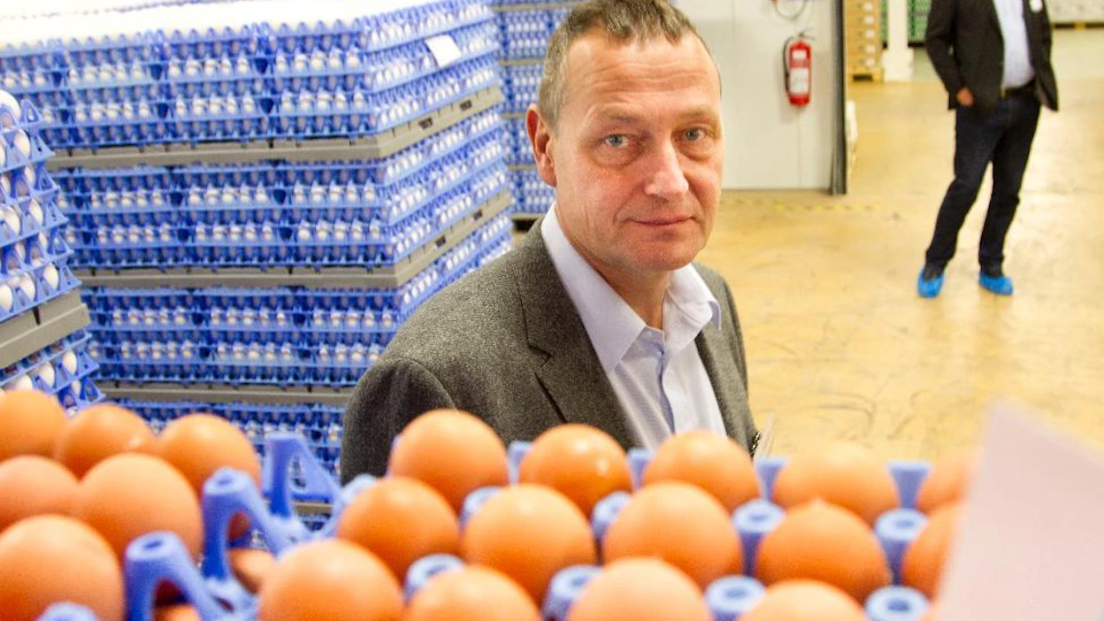 Munaxin toimitusjohtaja Janne Torikka esitteli yhtiön nykyisiä varasto- ja lastaustiloja lehdistölle keväällä.