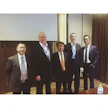 Kumppanuussopimuksen seremonia Kiinan LiuZhoussa. Vasemmalta oikealle: LiuGong Europe President; Yuanxiang Xiao, Esa Puustinen, LiuGong Overseas Vice President; Luo Guobing, Jani Leino, LiuGong Europe Myyntipäällikkö; Wesley Yang.