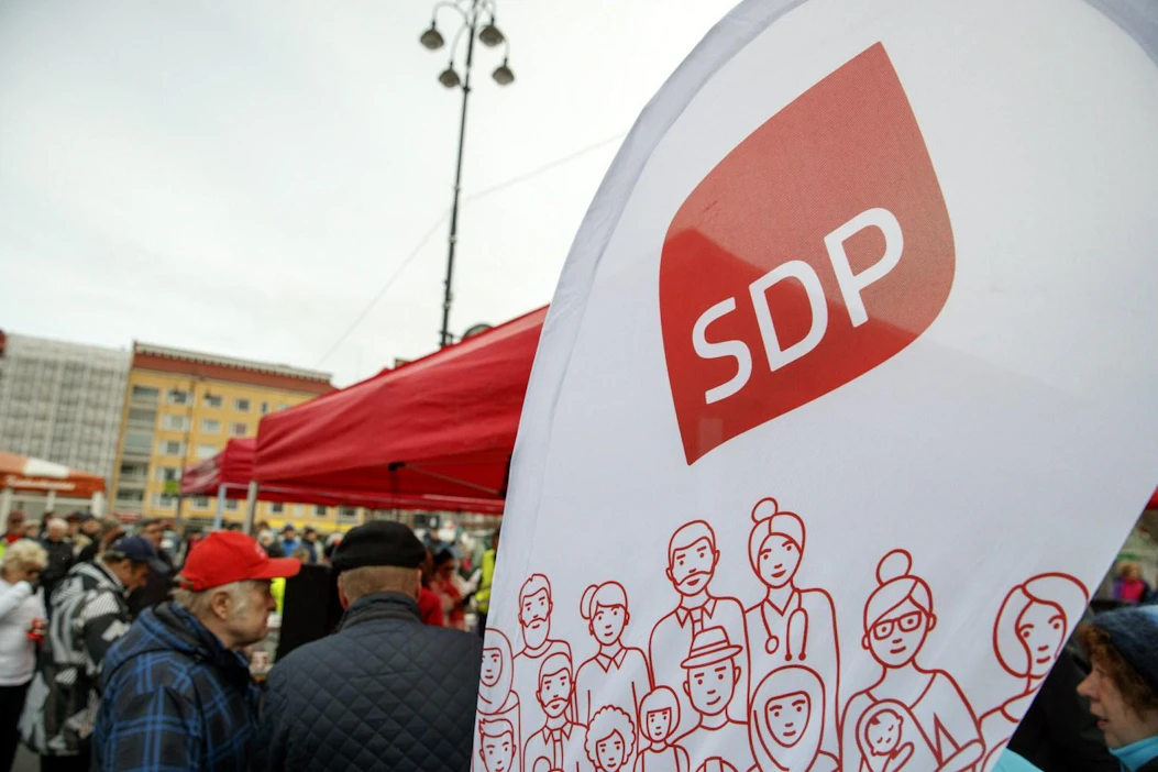 SPD:llä ja kokoomuksella on laskua mittauksessa lähes prosenttiyksikkö. Vihreillä pudotusta on prosenttiyksikkö. LEHTIKUVA / KALLE PARKKINEN