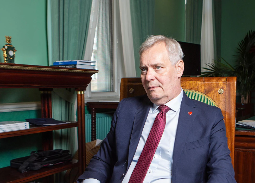 "Ei ole sellaista erityistekijää, että kuljettaisiin siihen suuntaan, että pitäisi sotilaallisesti liittoutua", Antti Rinne muotoilee.