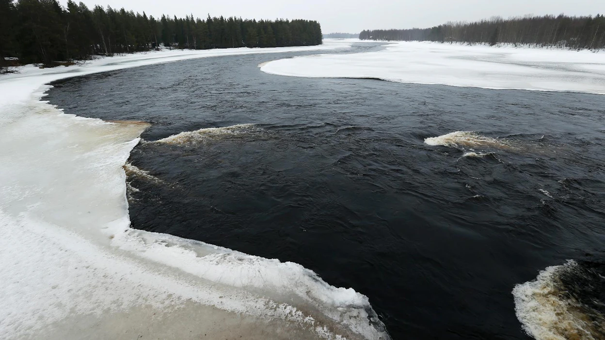 Kollajan allas olisi muuttanut maisemaa Iijoella. Kuva on Pudasjärveltä Kipinäkoskelta.
