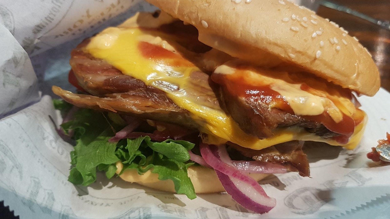 Särää oli burgerissa reilusti ja kasvikset tuoreita.