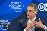 Presidentti Alexander Stubb oli Maailman talousfoorumissa Davosissa paneelikeskustelussa, jonka aiheena oli: voiko Eurooppa puolustaa itseään? LEHTIKUVA / AFP. 