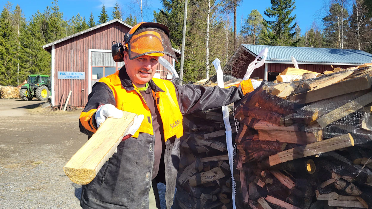 Isokyröläisellä Ari-Pekka Alangolla on pitkä kokemus klapiyrittäjänä toimimisesta.