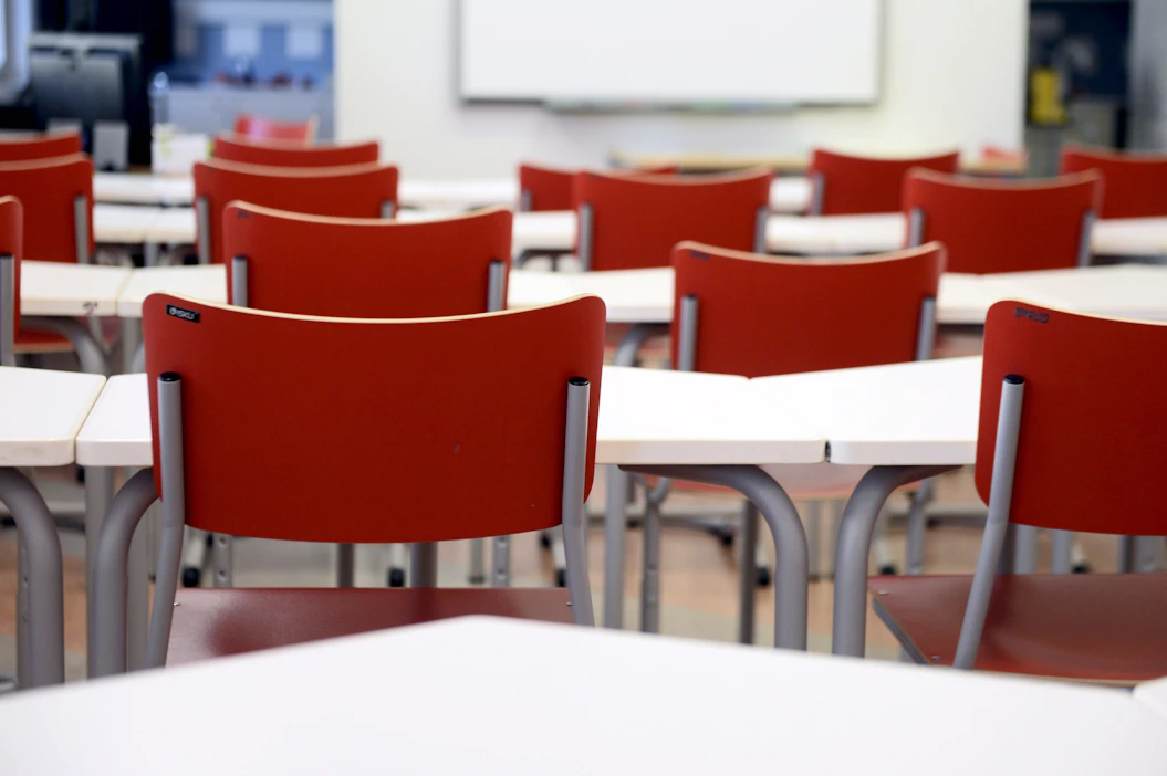 Koulutuksen ja työllisyyden lisääminen vähentää tutkimusten mukaan erityisesti päihde- ja omaisuusrikoksia. LEHTIKUVA / Laura Ukkonen.