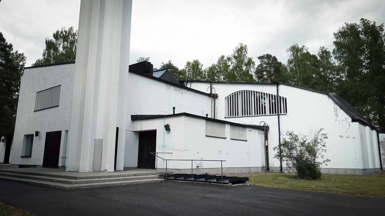 Kirkon katto on erikoisen muotoinen, mikä tuo lisähankaluuksia restaurointiin. Projektin on arvioitu valmistuvan marraskuuhun mennessä.