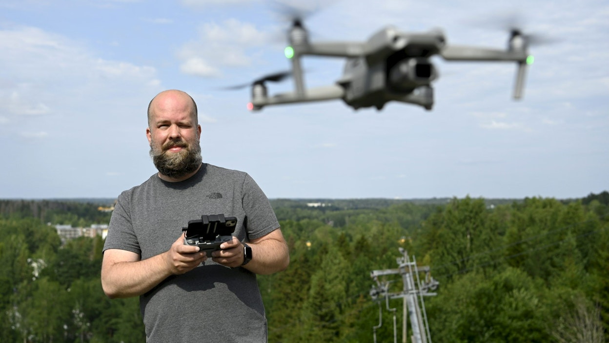 Dronekuvaaja Julius Janssonin mielestä Suomen viranomaisilla on ollut dronejen lennättämiseen hyvä asenne, jossa ei ole lähdetty kieltämään kieltämisen vuoksi.