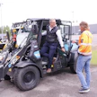 Uudenlainen kokemus, toteaa ensituntumaa täyssähköiseen Wille e475Δ -kuormaimeen ottanut toimitusjohtaja Sami Jerkku Wille Machineista vientipäällikkö Asko Sairaselle heinäkuun alussa. Jerkku aloitti tehtävässä pari päivää aiemmin.