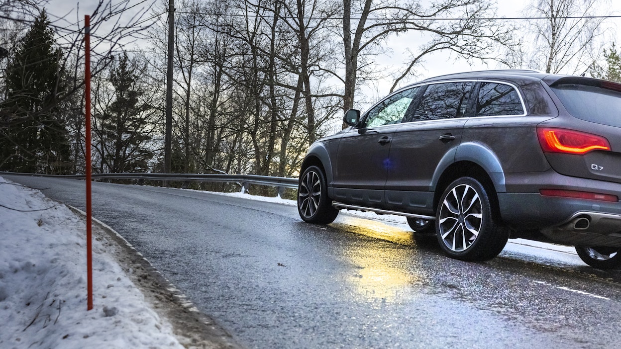 Maanantaina voi osassa Suomea tarvita talvirenkaita.