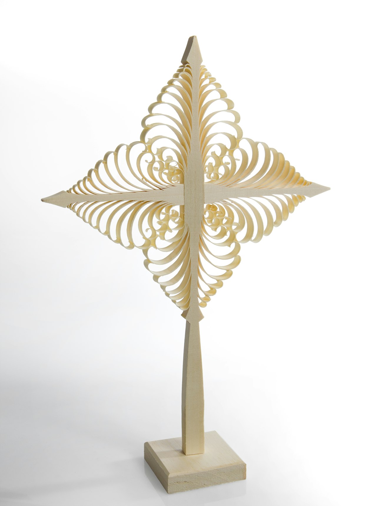 Tuomaanristin muoto muistuttaa joulun kristillisestä sanomasta.