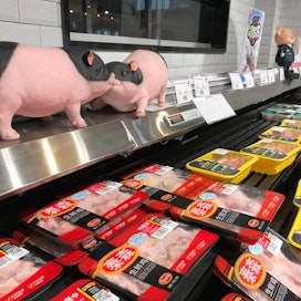 Kiinalaista sianlihaa myynnissä shanghailaisessa supermarketissa. Sianliha oli Kiinassa syyskuussa jo 70 prosenttia kalliimpaa kuin vuosi sitten.