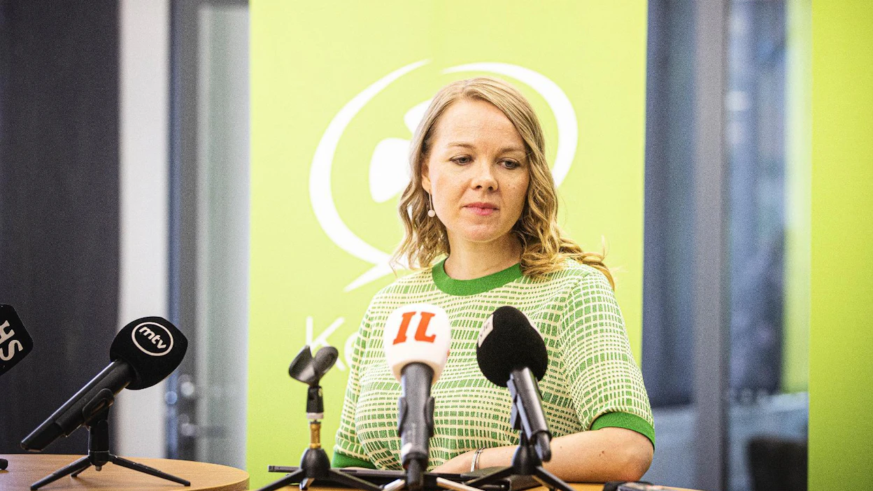 "Katri Kulmuni -jupakka syntyi, kun media kertoi hänen saaneen esiintymiskoulutusta valtion piikkiin. Muutkin ovat saaneet, mutta Kulmuni teki reippaan teon; erosi hallituksesta ja ilmoitti maksavansa rahat takaisin."