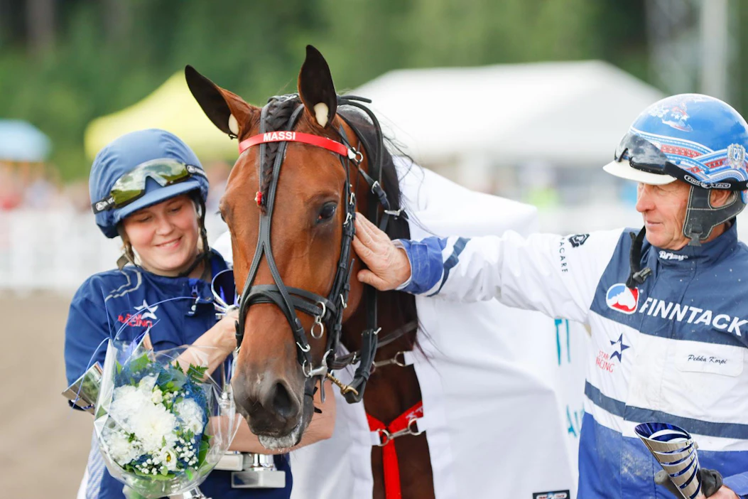 Hanna Rakkolaisen, Mascate Matchin ja ohjastaja-valmentaja Pekka Korven juhlia saatiin seurata kauden 2020 aikana lukuisia kertoja.