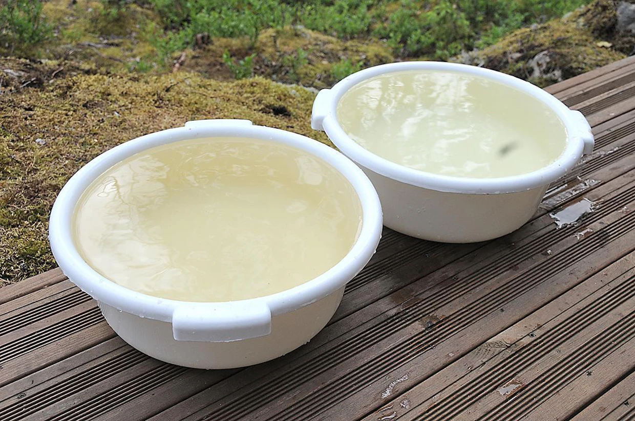 Otsonikäsittely vaalentaa myös järviveden humuksen väriä.
