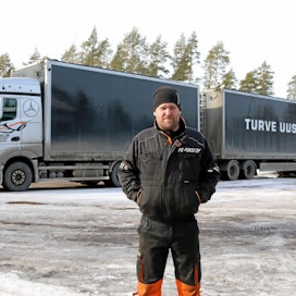 Turveyrittäjien Pekka Forsström odottaa valtiovallalta nopeita ja takuuvarmoja päätöksiä, sillä tuotannon uudelleenkäynnistäminen vie aikaa ja vaatii kalustohankintoja.