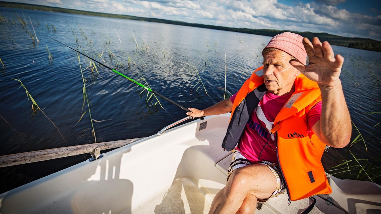 ”Sanotaanko nyt näin, että äänten kalastaminen on ollut minulle aina helpompaa kuin tämä varsinainen kalastus”, konkaripoliitikko lohkaisee.