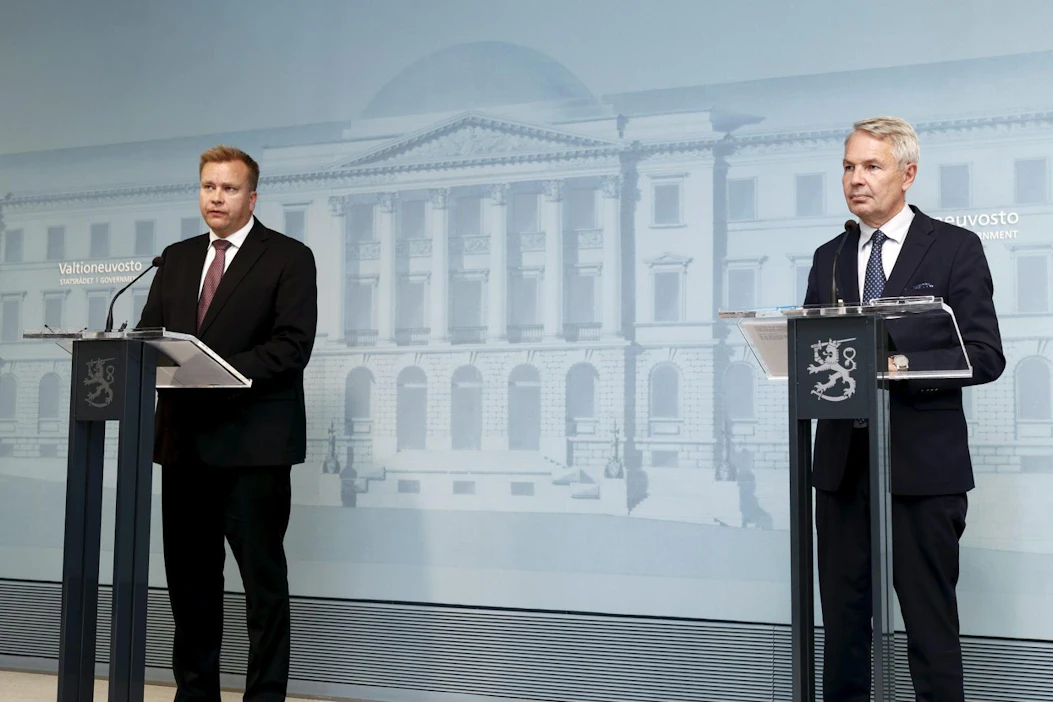 Suomi on päättänyt lähettää Puolustusvoimien suojausjoukon Afganistaniin, kertoivat puolustusministeri Antti Kaikkonen (kesk.) ja ulkoministeri Pekka Haavisto (vihr.). LEHTIKUVA / Roni Rekomaa