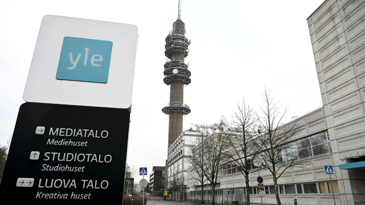 Kalevan tietojen mukaan Yleisradio luopuu televisio- ja radiokuuluttajistaan. Kuvituskuva. LEHTIKUVA / Emmi Korhonen.