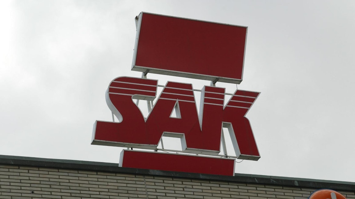 SAK:n logo näkyy järjestön pääkonttorin katolla Helsingin Hakaniemessä.