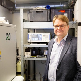 LUT-yliopiston tutkimusjohtaja Petteri Laaksonen sanoo, että Suomi pystyisi korvaamaan tuontienergian maatuulivoiman ja vetytaloustuotteiden avulla.