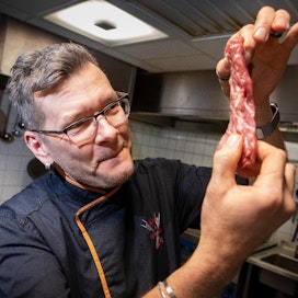 Suomen lammasyhdistys markkinoi runsas vuosi sitten kotimaista karitsaa kokki Sami Garam keulakuvanaan.