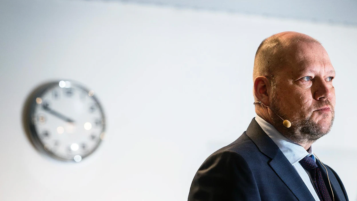 Atrian toimitusjohtaja Juha Gröhn kertoo hintojen laskeneen Suomessa keskimäärin viisi prosenttia.