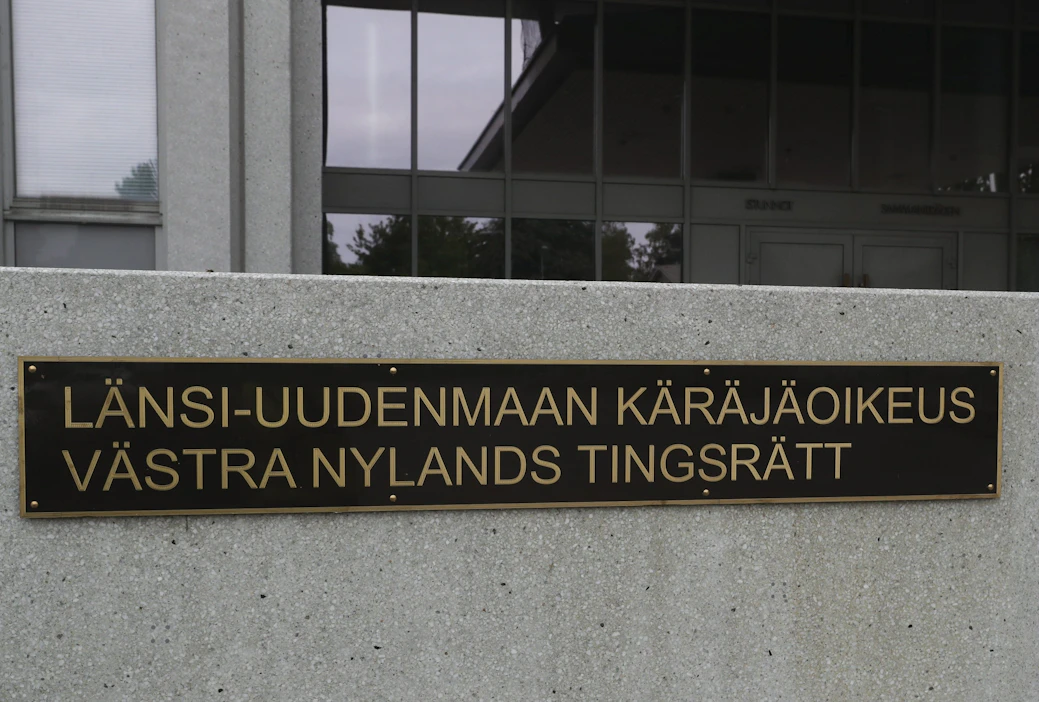 Mies vangittiin tänään käräjäoikeudessa teosta todennäköisin syin epäiltynä. LEHTIKUVA / Ville Vuorinen.