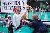 Keppariharrastus on saanut suuren suosion koululaisten keskuudessa. Tässä keppihevoslääkäri tarkistaa ratsua Lempäälän Ideaparkissa. Kuvan keppari ei tiettävästi ole Taikakepparin tuote.