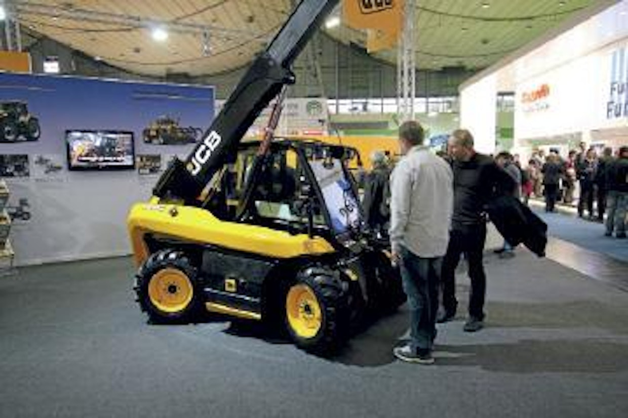JCB:n pienkurottaja on ollut markkinoilla jo reilun vuoden. 515-40-malli on erittäin matala, ainoastaan 1,80 metriä. Maksiminostokorkeus on 4 metriä ja maksimikuorma yläasentoon nostettaessa 1500 kg. Moottori on Deutzin valmistama 37-kilowattinen.